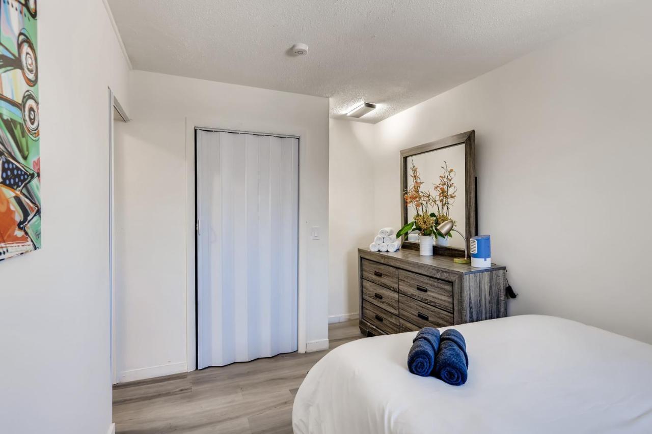 !!Coral Sands 1 Bedroom Stunner!! Уест Палм Бийч Екстериор снимка