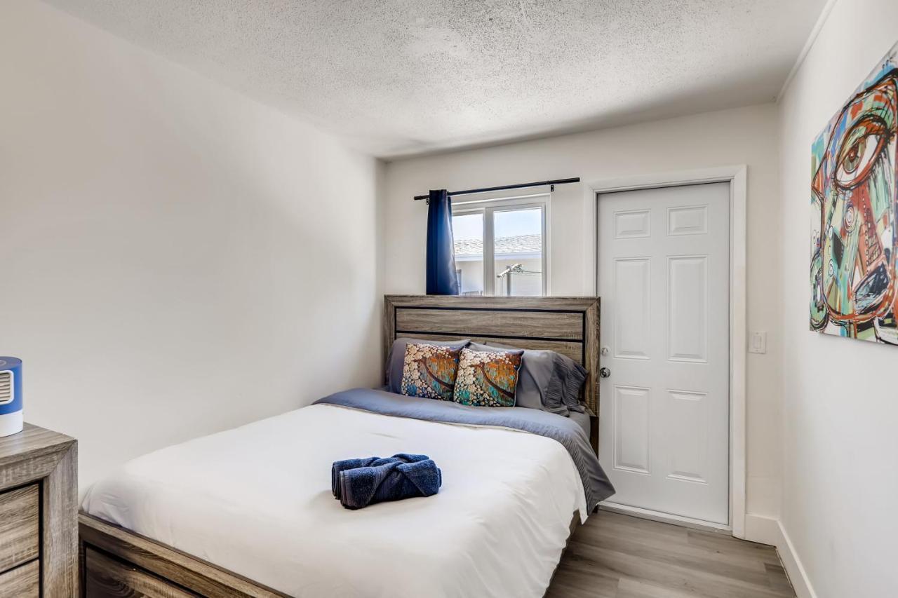 !!Coral Sands 1 Bedroom Stunner!! Уест Палм Бийч Екстериор снимка